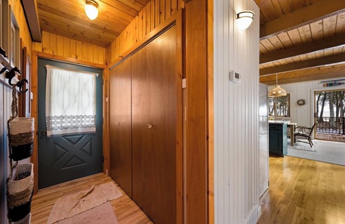 Sturgeon Bay Cabin | "Snug Life" - Sturgeon Bay Lakeshore Cabin - Barrel Sauna