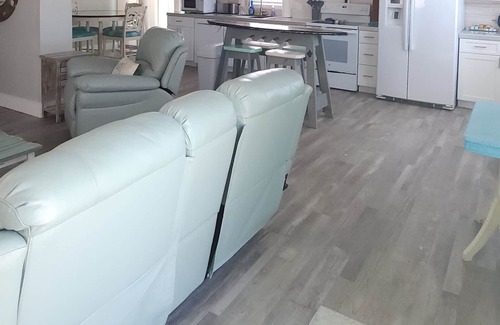 Truckland House | So Beachy! A family and Pet-friendly Spacious Home