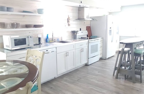 Truckland House | So Beachy! A family and Pet-friendly Spacious Home