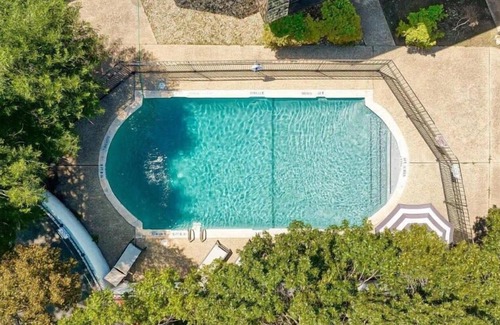Travis Heights Apartment | So. Congress PARK VIEW | Free Pkg