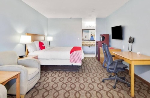 Ingleside Hotel | Soak in Sun by USS Lexington, Outdoor Pool, King Bed & Breakfast