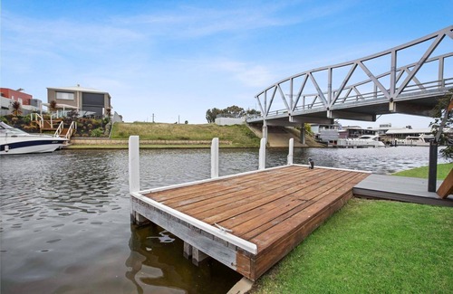 Paynesville House | Soak up the sun and moor at your private jetty berth