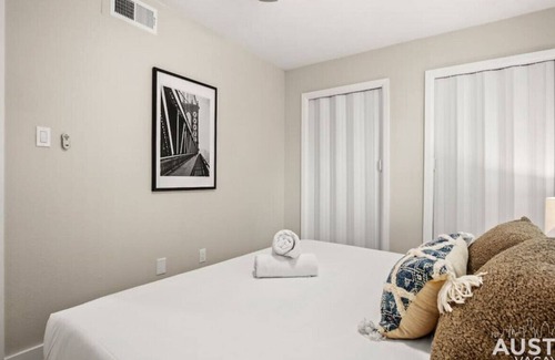 Brentwood Apartment | Soak Up the Sun! Newly Renovated + Prime Location