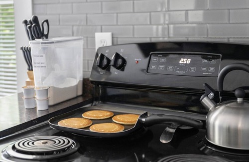 Del Mar House | Soaker Tub+BBQ+Fully Fenced Yard+Pancakes+Coffee