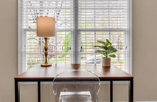 Kernersville House | Soaking Tub Fenced Yard Pet-Friendly HD TVs