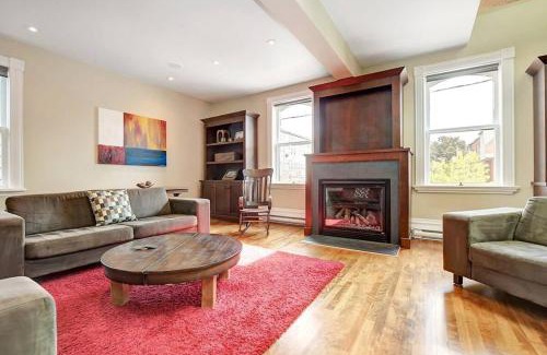 Hull House | Soaring ceilings 15 min walk to Parliament