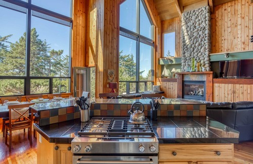 Newport House | Soaring Ceilings in Sea-View Custom Townhome with King Suite, Lofts and Hot Tub!