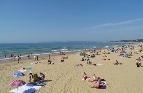 Southbourne Apartment | SOBO Loft Sleek Southbourne 2-Bedroom Apartment Close to SOBO Beach