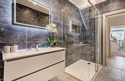 Southbourne Apartment | SOBO Loft Sleek Southbourne 2-Bedroom Apartment Close to SOBO Beach