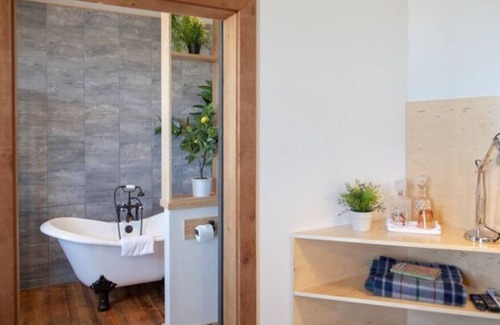 Samoa Apartment | Social Club Suite 9