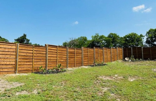 DeSoto House | Social Retreat, Relax or Fun! (OVER AGE OF 25 ONLY CAN RENT NO PARTIES