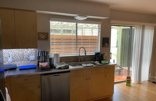 East Congress Condo | SOCO Condo in Quiet East Congress Neighborhood