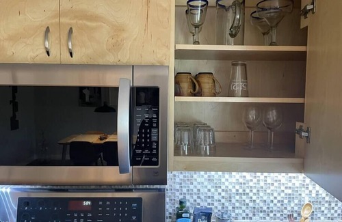 East Congress Condo | SOCO Condo in Quiet East Congress Neighborhood