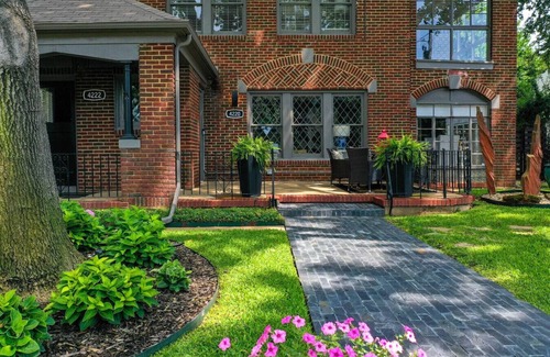 Oak Lawn House | SoCozyBlue Suite Oak Lawn/Uptown