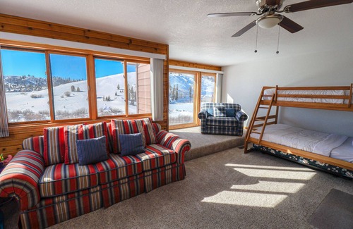 Grand Lake Condo | Soda Creek Condo - Family Friendly unit with pleny of space for everyone!