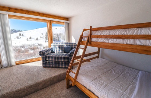 Grand Lake Condo | Soda Creek Condo - Family Friendly unit with pleny of space for everyone!