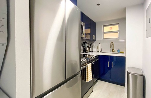 South Pointe Condo | SOFI! Newly renovated! Garage parking, walk to the beach!
