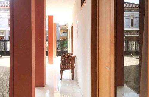 Dinoyo Hotel | Sofia Residence Syariah Mitra RedDoorz