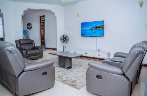 Kisumu House | Sofitel Executive 3 bedrooms all rooms ensuite own compound