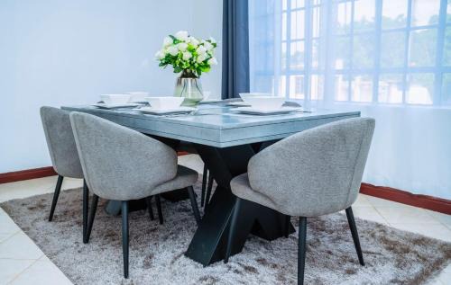 Kisumu House | Sofitel Executive 3 bedrooms all rooms ensuite own compound