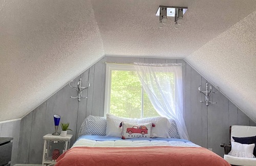 Kalkaska Cabin | Soft Open for Cherry Fest! Cabi in the Woods adj. Pickerel Lake-near Torch Lake