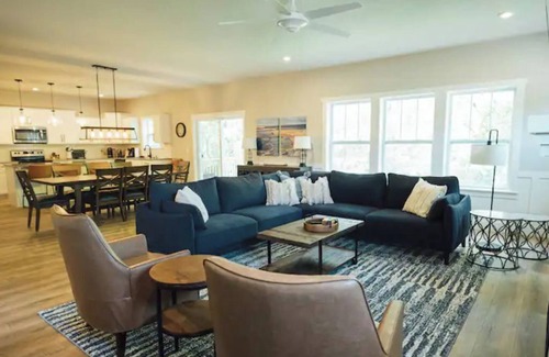 South Haven House | SoHappy Haven - 6 bdrm, Game Room, Year Round Pools, Hot Tub, Marina & Clubhouse