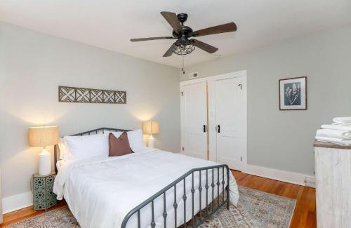 Ghent Apartment | Sojourn at Colley Manor Unit 6 Sleeps 4