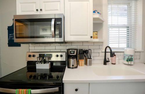 Ghent Apartment | Sojourn at Colley Manor Unit 6 Sleeps 4