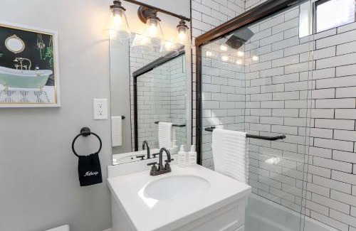 Ghent Apartment | Sojourn at Colley Manor Unit 6 Sleeps 4