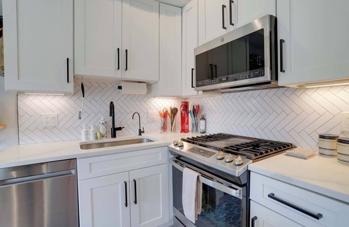 Shaw Apartment | Sojourn Condo in NW DC, 2 blocks to Shaw Metro