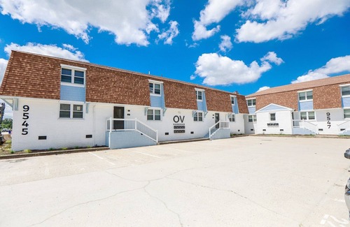 East Ocean View Apartment | Sojourn's Harborage Pelican Suite Near