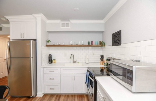 Willoughby Spit Apartment | Sojourn Sun Suite 2 BR 2 BA at Beach Cottages