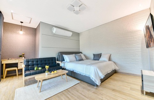 Sokcho House | Sokcho Lasso Pool Villa Pension
