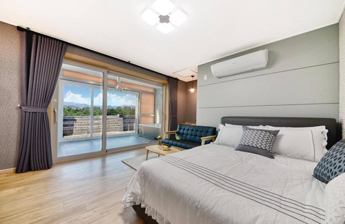 Sokcho House | Sokcho Lasso Pool Villa Pension