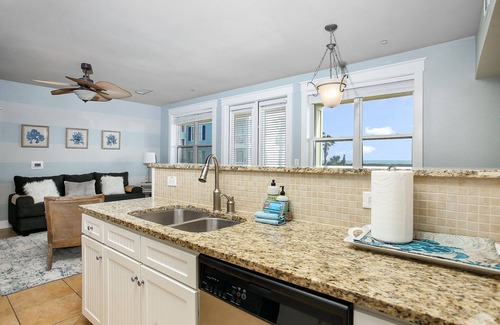 Galveston Condo | Sol Searching - Ocean View - Easy Beach Access -