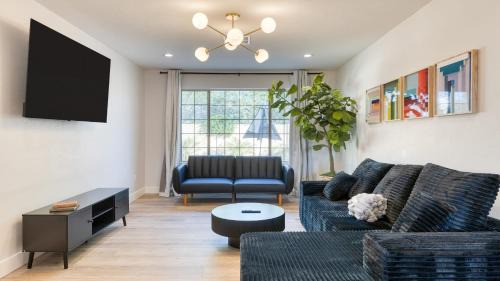 La Paz At Desert Springs House | Sol Vista Private Oasis w Pool Putting Green and Prime Location