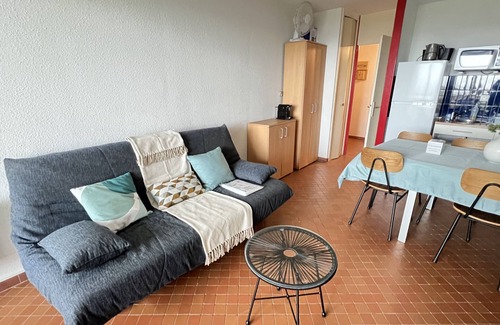 Le Couchant Apartment | Sol-y-Days Belles Plages, seafront with swimming pool