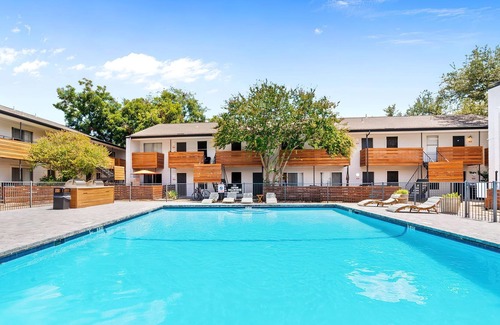 South Lamar Apartment | SoLa 1BR work & play, close to Downtown