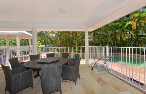 Port Douglas House | Solander House - 5 Bedrooms across from the Beach