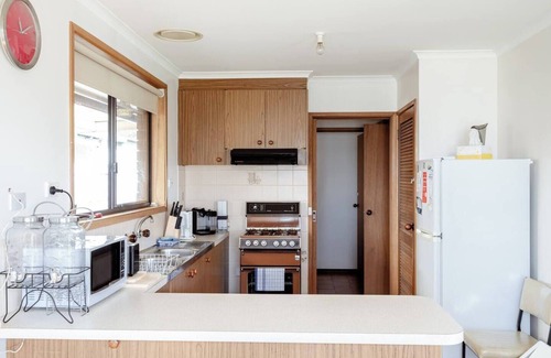 Dromana House | Solanders Retro Residence By the Beach Group Stay