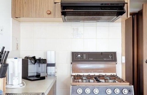 Dromana House | Solanders Retro Residence By the Beach Group Stay