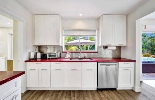 Hollywood Lakes House | Solar Paradise — Luxury Hollywood Lakes House w/Heated Pool & Jacuzzi