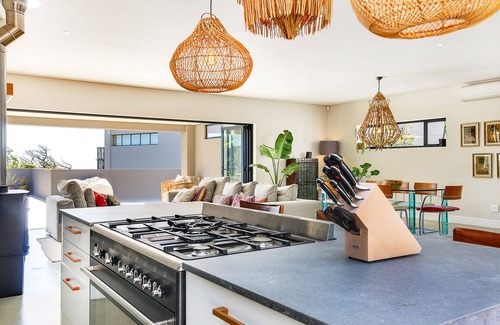 Cape Town City Centre House | Solar-Powered Ultimate Mountain Retreat with Natural Pool & Amazing City Views