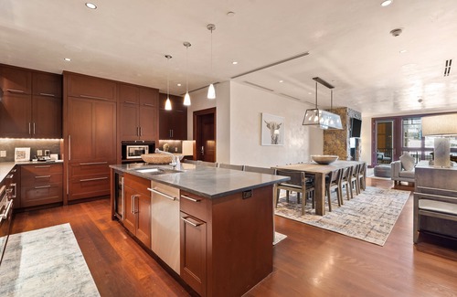 Vail Condo | Solaris Residences 4Br+Den Mountain View: Unit 4D East