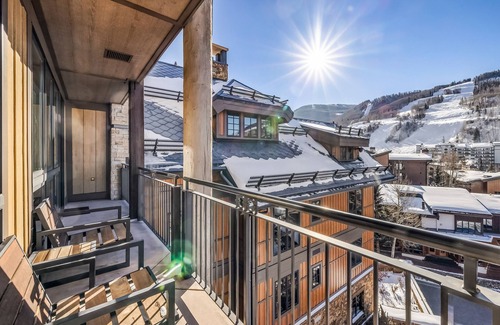 Vail Condo | Solaris Residences 4Br+Den Mountain View: Unit 4D East