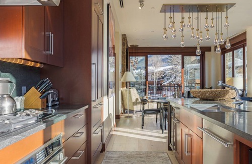 Vail Cabin | Solaris Vail Luxurious Penthouse with Wraparound Terrace and Mountain Views, 2AS