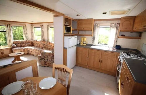 Puybrun House | SOLE CAMPING * - Mobil'home RUBIS GRAND CONFORT, 4/6 pers, CLIMATISE, TV 4 à 6 personnes - 4 pers. inclus dans le tarif