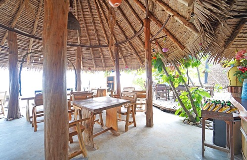 Koh Wai House | SOLE RESORT 10 Pax Waterfront Deluxe Bungalows with WiFi Restaurant Massage Area