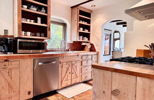 Carmel Woods House | Solis & Sea Villa: 4br 4ba w Panoramic Ocean Views and a Bonus Room