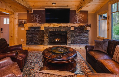 Butler House | Solitude- Luxury Cabin On 22 Acres, Hot Tub, Fireplace, Firepit, A/C Skiing!